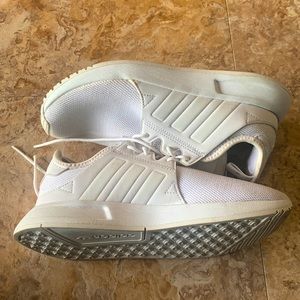 White Adidas [bearly worn] [white] Women’s